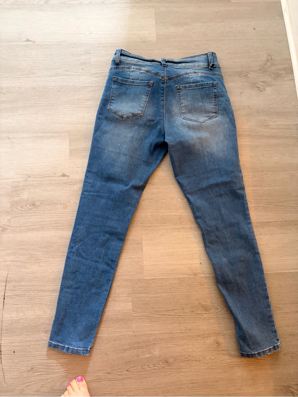Classic Women's Skinny Jeans in Washed Blue Bubble booty!